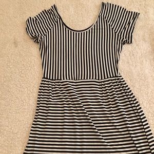 Anna black and white maxi dress M